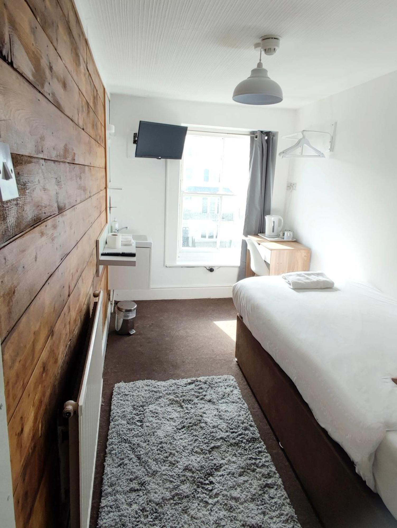 Central Wave Hove Zimmer foto
