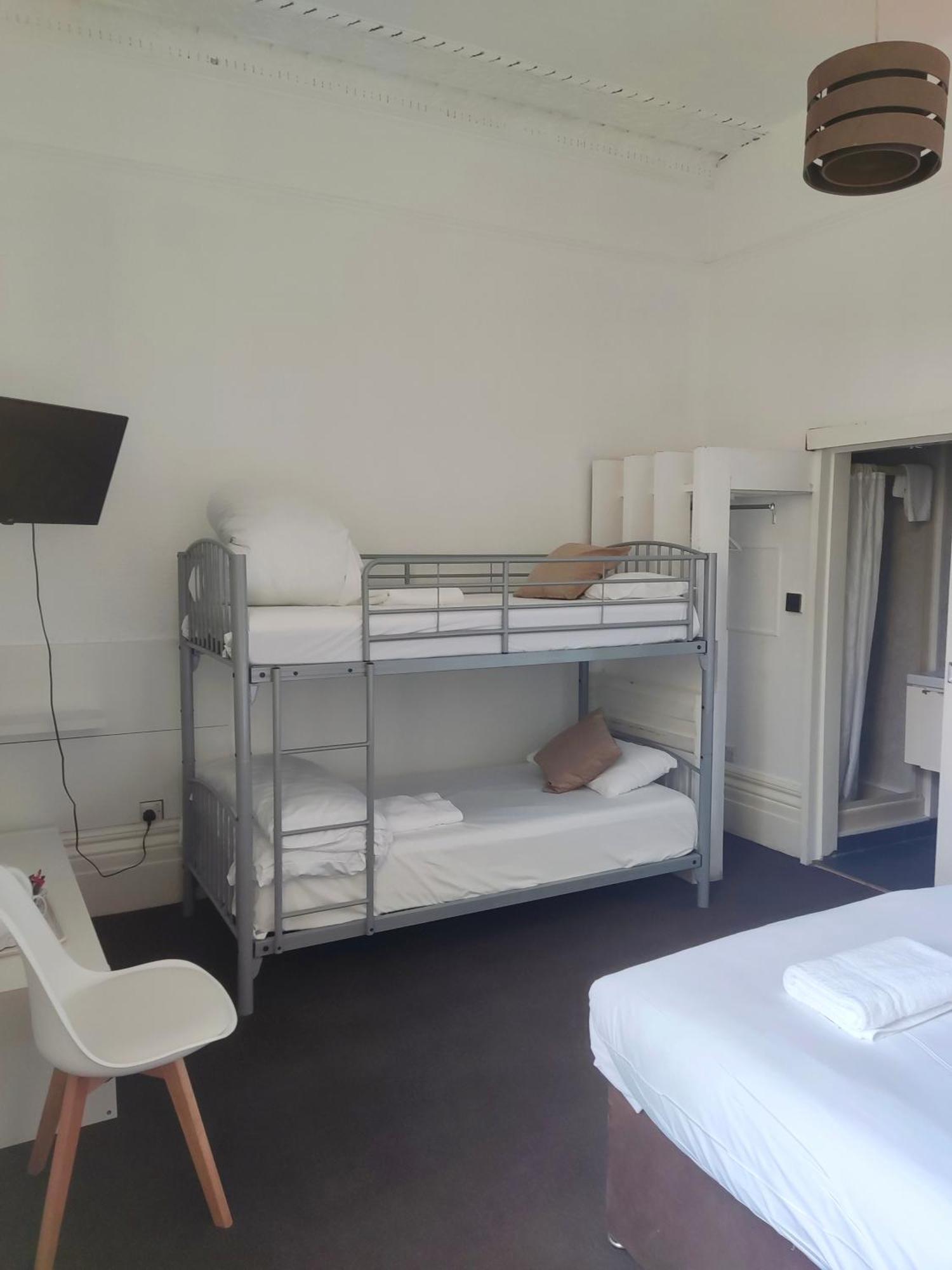 Central Wave Hove Zimmer foto