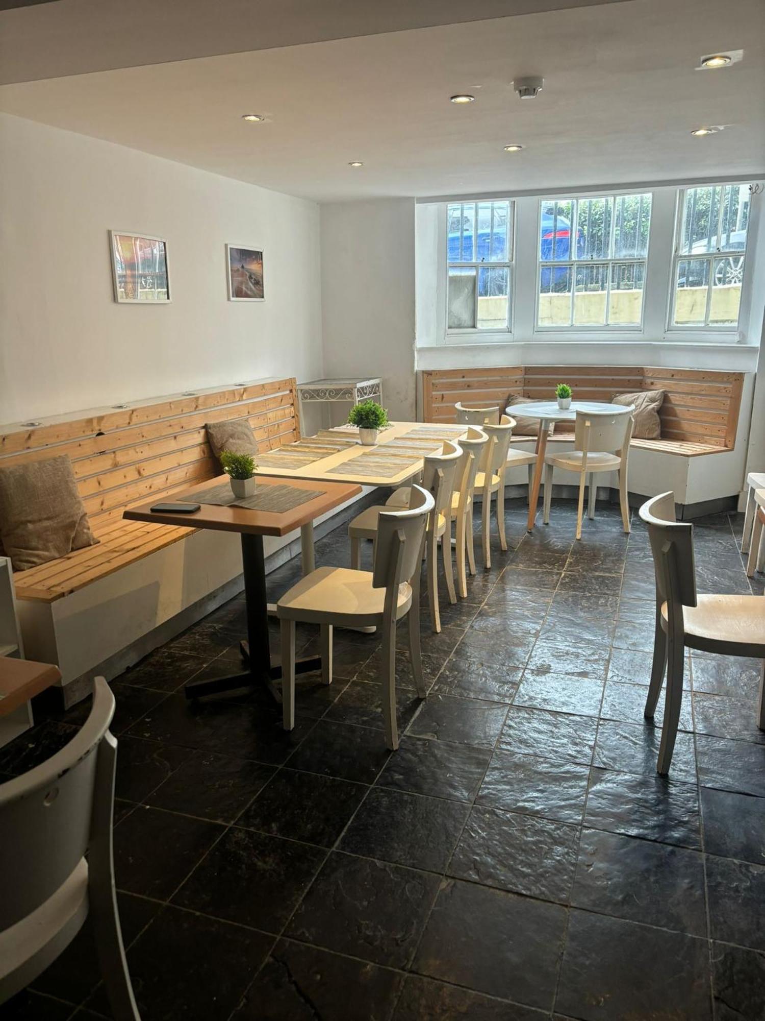 Central Wave Hove Zimmer foto